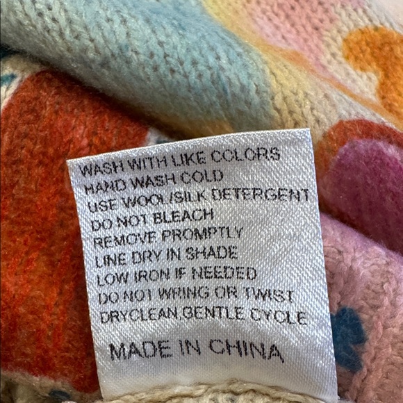 Colorful Heart Pattern Crew Sweater - Picture 9 of 10